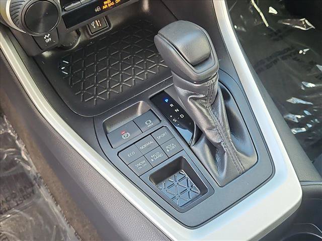 Used 2025 Toyota RAV4 LE AWD/4WD image 17