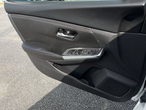 Used 2024 Nissan Sentra SR w/ SR Premium Package FWD image 25