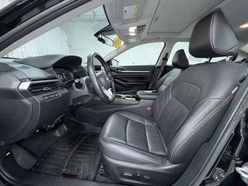 Used 2025 Nissan Altima 2.5 SR w/ SR Premium Package AWD/4WD image 12