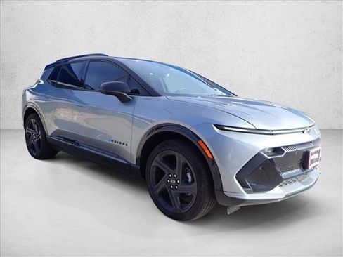 New 2025 Chevrolet Equinox EV RS image 6