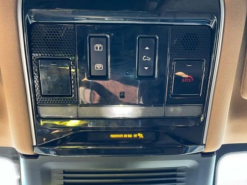 Used 2023 Land Rover Range Rover SE image 10