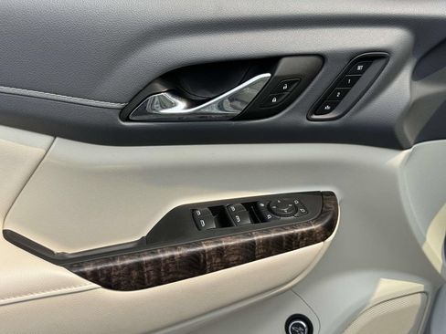 Used 2023 GMC Acadia Denali w/ Denali Ultimate Package FWD image 20