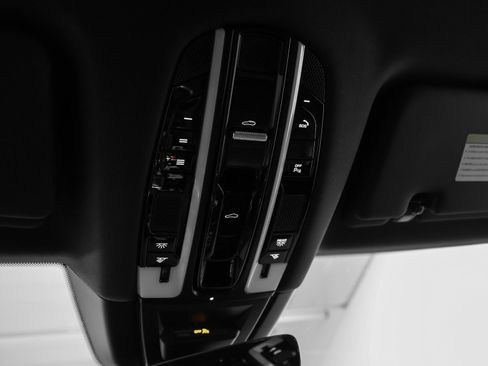 Used 2022 Porsche Cayenne Platinum Edition image 36