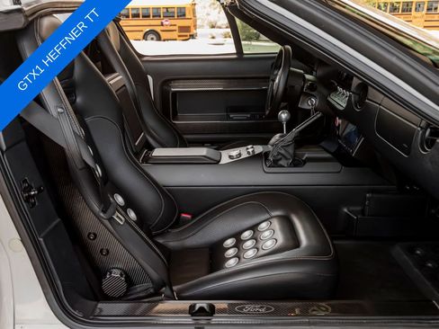 Used 2005 Ford GT RWD image 35