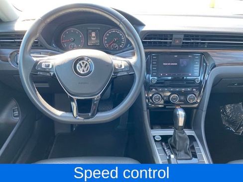 Used 2022 Volkswagen Passat 2.0T image 6