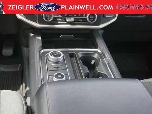 Used 2024 Ford Expedition XLT AWD/4WD image 18
