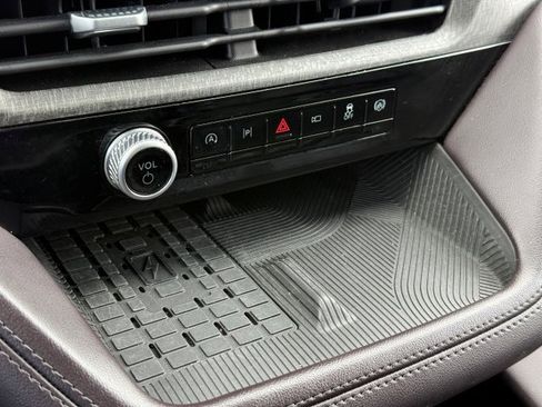 Certified 2025 Ford Explorer Platinum w/ LUX Leather Package image 38