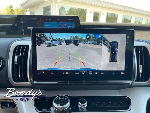 Used 2025 Ford Expedition Active image 6