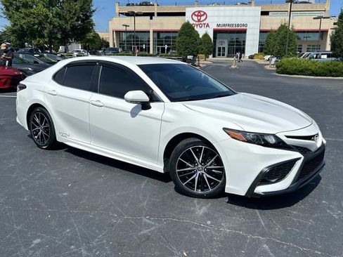 Used 2023 Toyota Camry SE FWD image 2