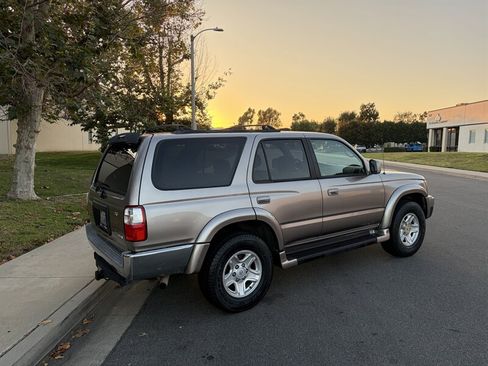 Used 2001 Toyota 4Runner SR5 RWD image 4