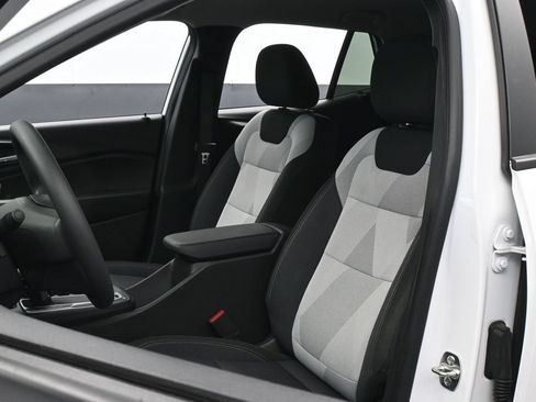 Used 2025 Chevrolet Trax LS FWD image 10