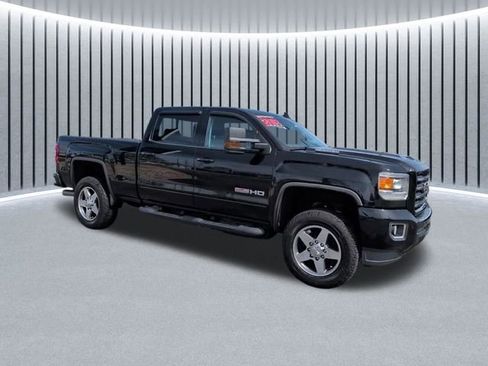 Used 2018 GMC Sierra 2500 SLT w/ Duramax Plus Package AWD/4WD image 2