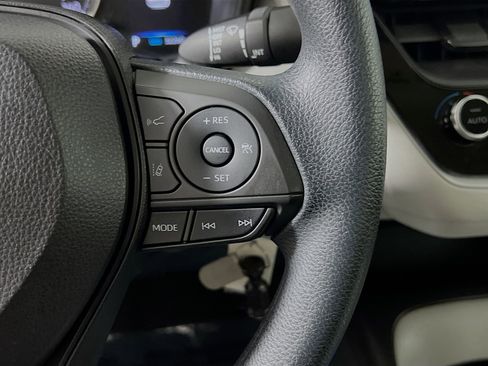 Used 2022 Toyota Corolla LE image 20