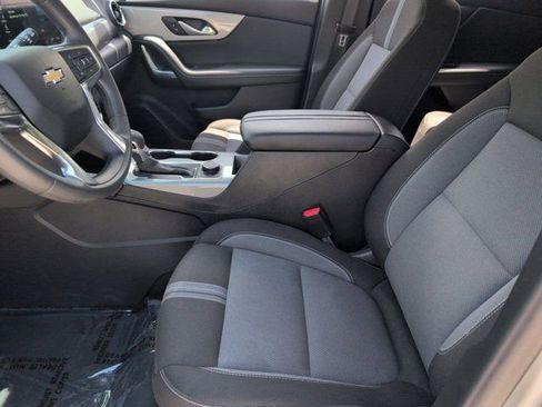 Used 2025 Chevrolet Blazer LT FWD image 24