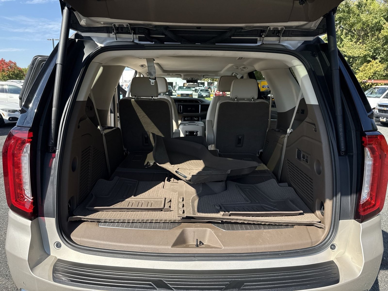 Used 2023 GMC Yukon Denali AWD/4WD image 28