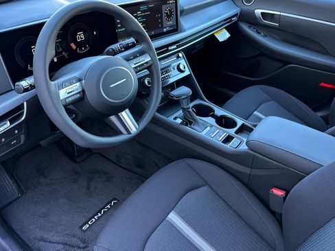 Used 2025 Hyundai Sonata SE image 9