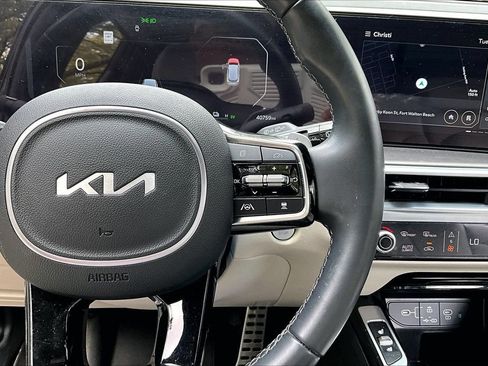 Used 2025 Kia Sorento SX Prestige AWD/4WD image 11