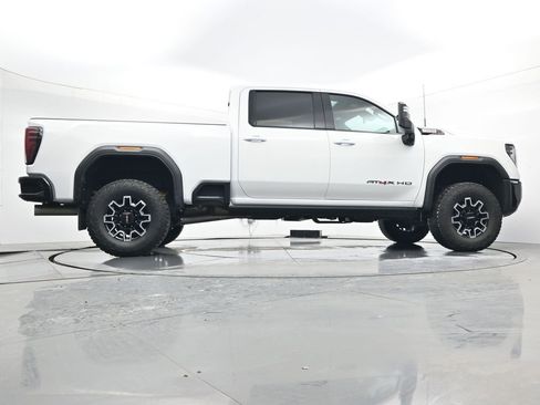 Used 2025 GMC Sierra 2500 AT4X image 28
