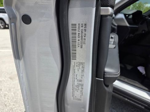 New 2026 Jeep Grand Cherokee Limited w/ Luxury Tech Group II image 20