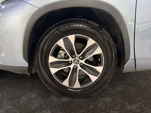 Used 2020 Toyota Highlander XLE FWD image 21