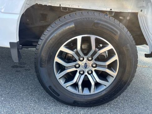 Used 2021 Ford F150 Lariat w/ FX4 Off-Road Package AWD/4WD image 24