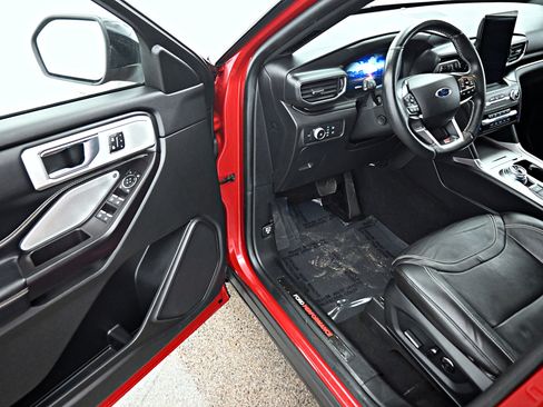 Used 2020 Ford Explorer ST w/ ST Street Pack image 4