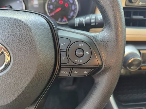 Used 2021 Toyota RAV4 XLE image 15