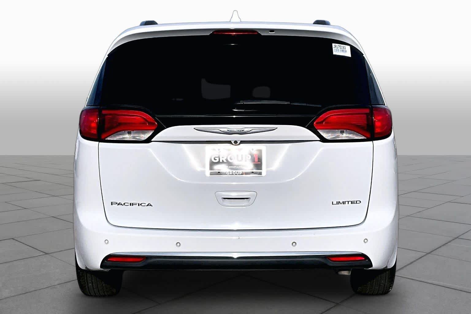Used 2018 Chrysler Pacifica Limited w/ Advanced Safetytec Group FWD image 4