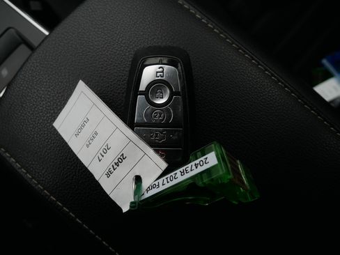 Used 2020 Ford Fusion SE image 33