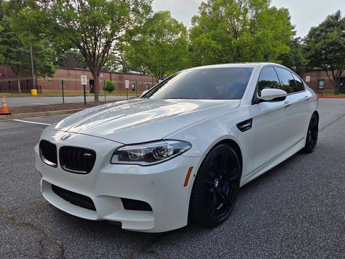 Used 2015 BMW M5 w/ Competition Package RWD image 3