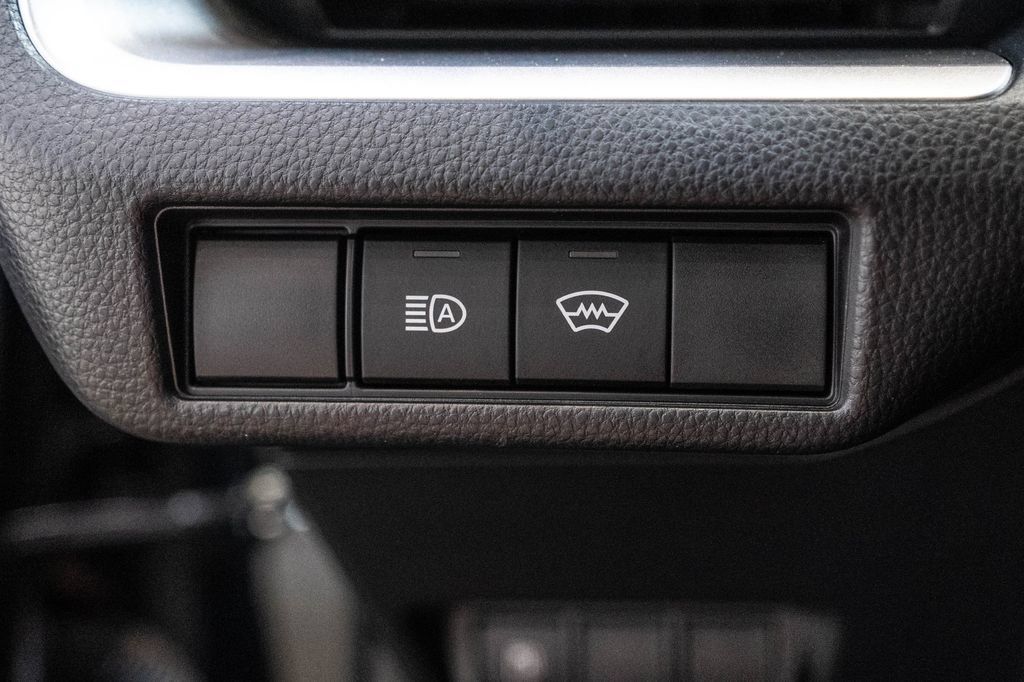 Used 2025 Toyota Prius LE FWD image 21