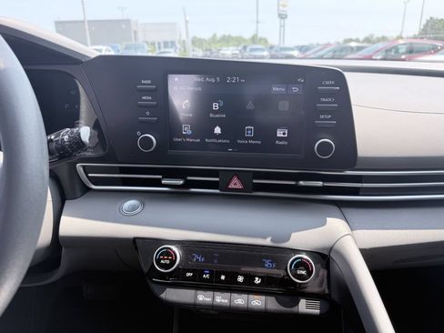 Used 2023 Hyundai Elantra SEL FWD image 11