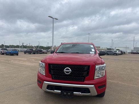 Used 2022 Nissan Titan SV image 5