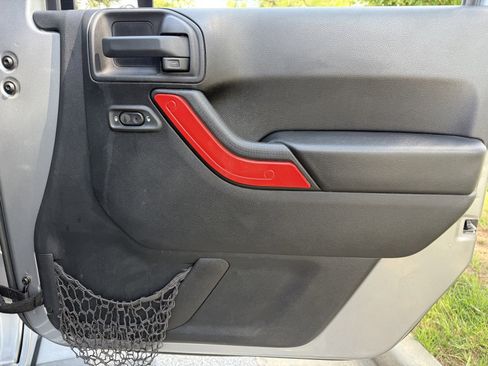 Used 2016 Jeep Wrangler Unlimited Sahara image 39