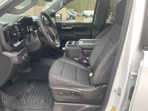 Used 2025 Chevrolet Silverado 1500 LT AWD/4WD image 39