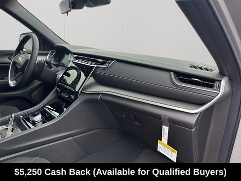 New 2025 Jeep Grand Cherokee Laredo X w/ Luxury Tech Group I RWD image 16