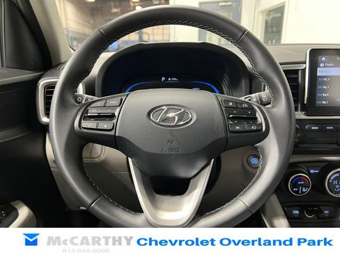 Used 2025 Hyundai Venue SEL image 12