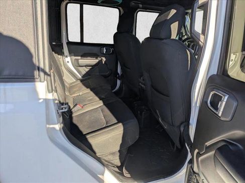 Used 2022 Jeep Gladiator Sport image 17