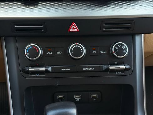 Certified 2024 Kia Carnival LX FWD image 44