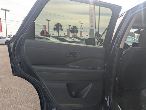 Used 2025 Nissan Pathfinder SV image 24