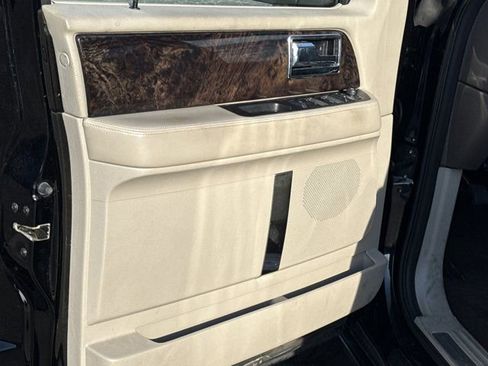 Used 2017 Lincoln Navigator Select RWD image 13