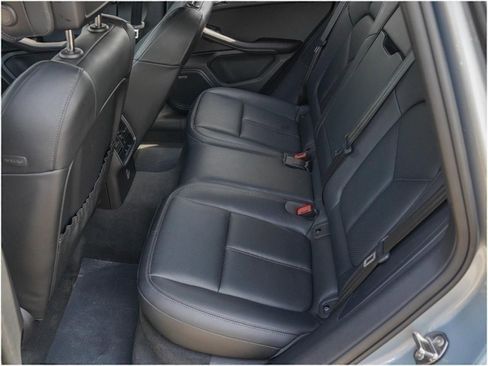 Certified 2025 Porsche Macan image 34