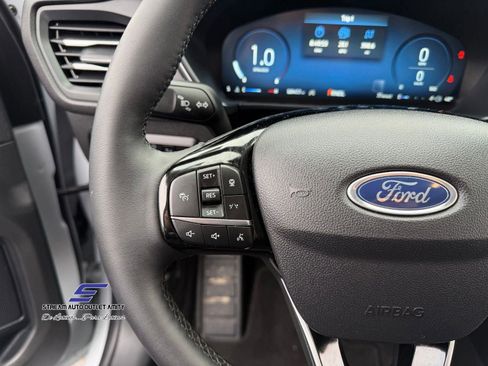 Used 2025 Ford Escape Platinum image 30