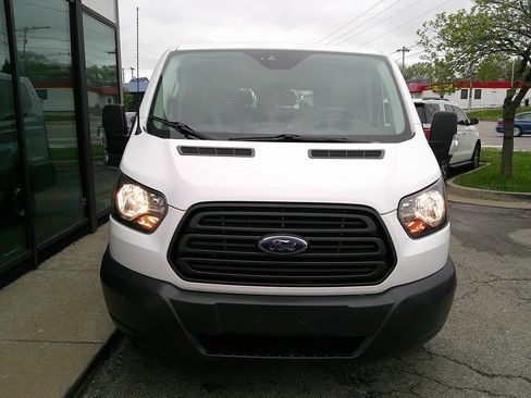 Used 2017 Ford Transit 150 XL image 3
