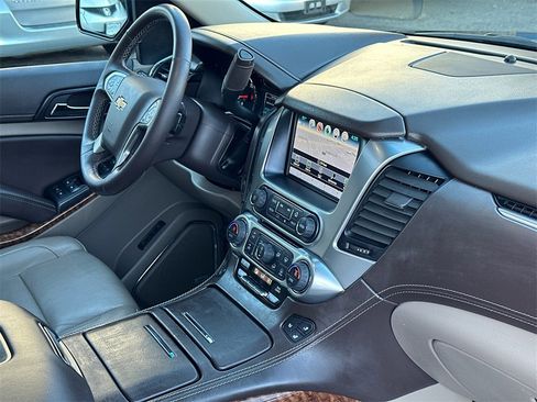 Used 2020 Chevrolet Suburban Premier image 12