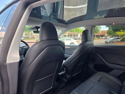Used 2023 Tesla Model Y Long Range AWD/4WD image 27