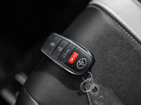 Used 2025 Toyota Camry SE image 42