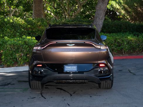Used 2025 Aston Martin DBX 707 image 6