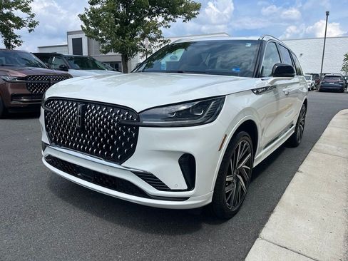 Used 2026 Lincoln Aviator Black Label AWD/4WD image 3