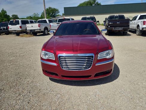 Used 2013 Chrysler 300 C RWD image 7